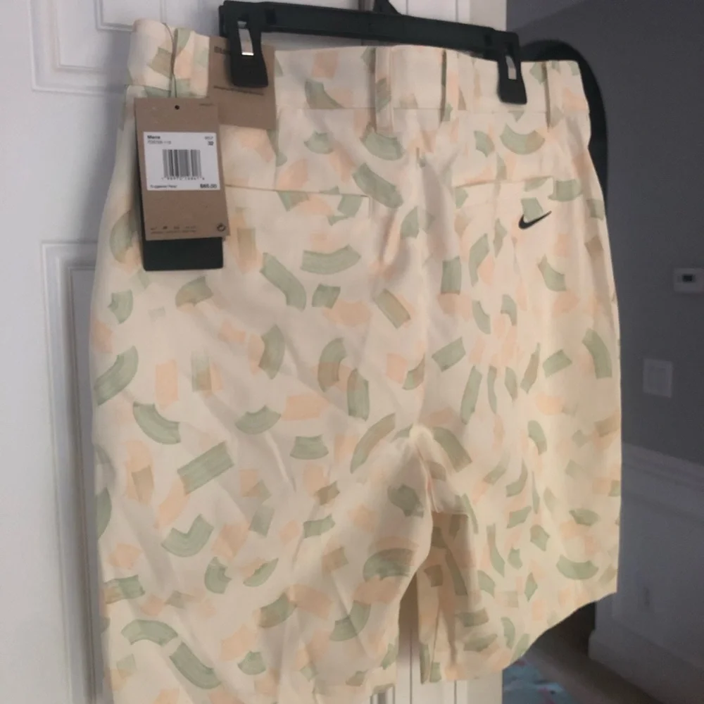 New w Tag: Nike Tour Golf Shorts. Size Medium or 32 Waist